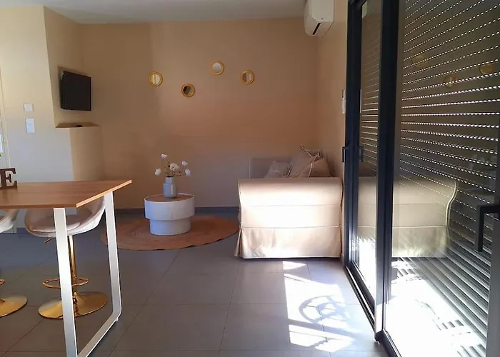 Dépendance studio cosy Hébergement de vacances Cannes-et-Clairan